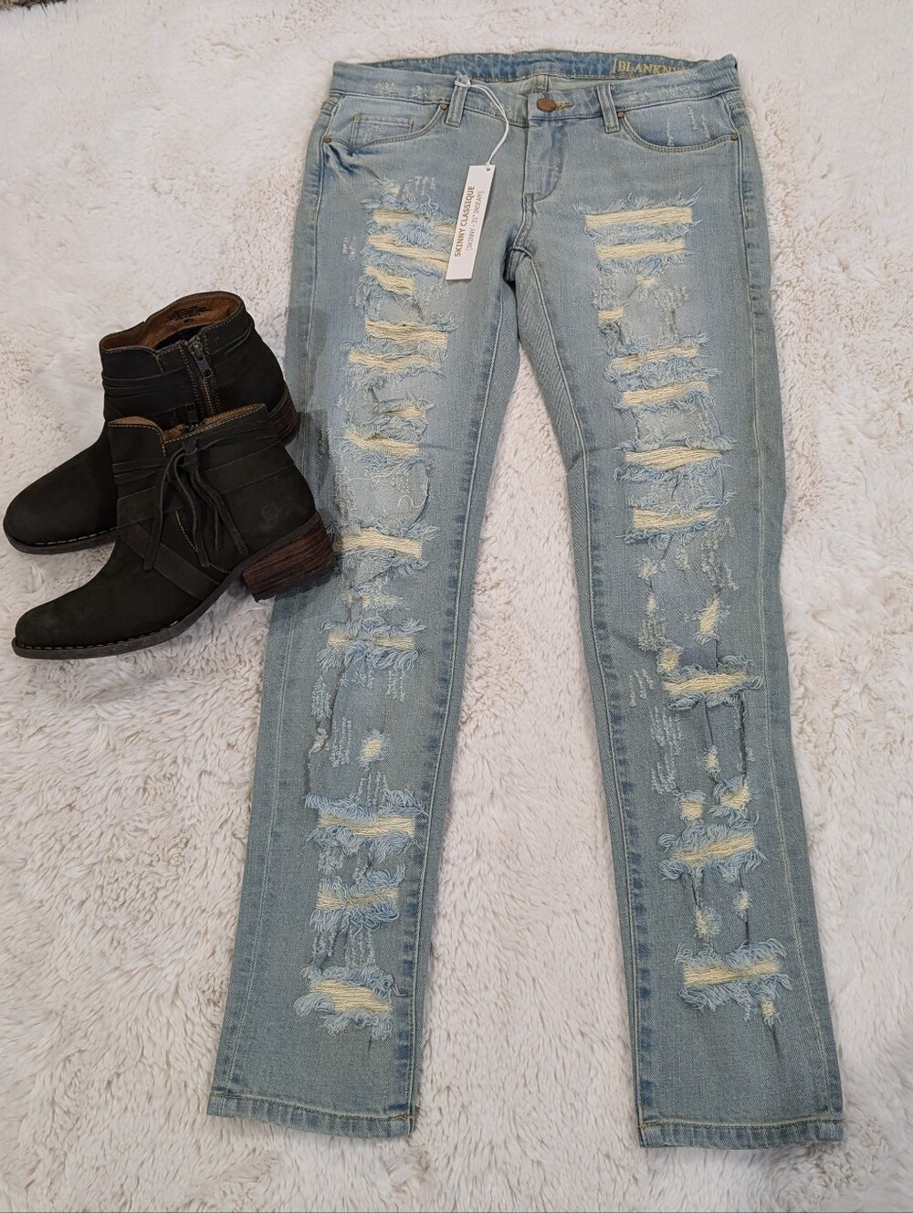 NWT Blank NYC Skinny Classique Destroyed Jeans